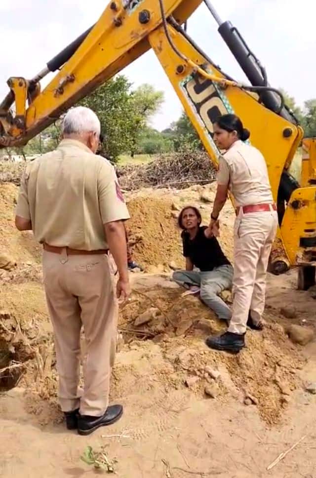 जयपुर में जंगल उजाड़कर मॉल और होटल बनाने की तैयारी, पेड़ कटने के विरोध में सड़कों पर उतरे लोग