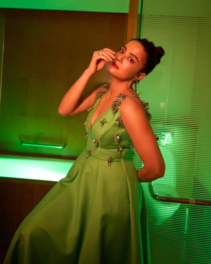 For the night party, you can also take inspiration from this deepne green dress of Surveen Chawla.