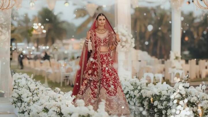The Walk to Forever (also known as Bridal Entry): Whether with dhols, under a phoolon ki chaadar, or in silence—how the bride enters the ceremony is always a showstopper. The way her eyes sweep across the crowd, the way her family walks at her side—it's poetry in motion. (Image Source: Pinterest/ weddingsutra)
