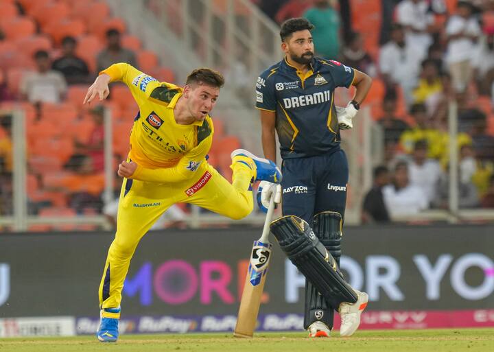 आईपीएल 2025 का लीग स्टेज खत्म हो गया है. अब सिर्फ प्लेऑफ के मुकाबले बचे हुए हैं. इस दौरान ऑरेंज कैप की रेस में इस समय सबसे आगे साई सुदर्शन चल रहे हैं. जबकि इस वक्त पर्पल कैप नूर अहमद के पास है.