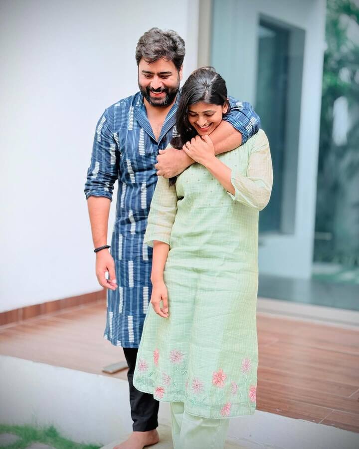 పవర్ స్టార్ పవన్ కల్యాణ్ హీరోగా తెరకెక్కుతోన్న మోస్ట్ అవైటెడ్ మూవీలో నటిస్తోందట నారా రోహిత్ కి కాబోయే భార్య శిరీష. ఈ విషయం స్వయంగా వెల్లడించాడు నారా రోహిత్