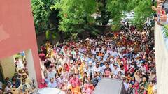 दिल्ली: देवली में पानी की किल्लत पर महिलाओं का हल्ला बोल, जल बोर्ड कार्यालय पर मटका फोड़ प्रदर्शन