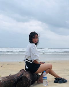 पंकज त्रिपाठी की ऑन स्क्रीन वाइफ हैं हुस्न की मल्लिका, तस्वीरें देख नहीं हटा पाएंगे आप नजरें