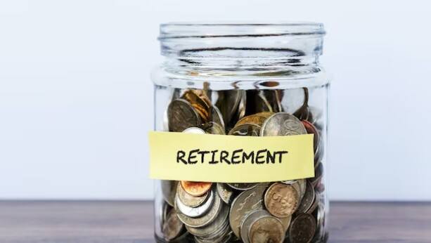 ਦੱਸ ਦੇਈਏ ਕਿ ਪਹਿਲਾਂ ਜਦੋਂ ਕਿਸੇ ਸਰਕਾਰੀ ਕਰਮਚਾਰੀ ਨੂੰ ਨੌਕਰੀ ਤੋਂ ਬਰਖਾਸਤ ਜਾਂ ਹਟਾਇਆ ਜਾਂਦਾ ਸੀ, ਤਾਂ ਉਸਨੂੰ ਸੇਵਾਮੁਕਤੀ ਦੇ ਪੂਰੇ ਲਾਭ ਮਿਲਦੇ ਸਨ। ਕਰਮਚਾਰੀ ਦੀ ਪੈਨਸ਼ਨ, ਗ੍ਰੈਚੁਟੀ 'ਤੇ ਕੋਈ ਪ੍ਰਭਾਵ ਨਹੀਂ ਪੈਂਦਾ ਸੀ। ਫਿਰ ਕਰਮਚਾਰੀ ਨੂੰ ਬਰਖਾਸਤ ਕਰਨ ਦਾ ਕਾਰਨ ਕੀ ਹੈ, ਇਸ ਨਾਲ ਕੋਈ ਫ਼ਰਕ ਨਹੀਂ ਪੈਂਦਾ। ਪਰ ਹੁਣ ਅਜਿਹਾ ਨਹੀਂ ਹੈ। ਨਵੇਂ ਨਿਯਮਾਂ ਦੇ ਆਧਾਰ 'ਤੇ, ਹੁਣ ਜੇਕਰ ਕਿਸੇ ਕਰਮਚਾਰੀ ਨੂੰ ਬਰਖਾਸਤ ਜਾਂ ਹਟਾ ਦਿੱਤਾ ਜਾਂਦਾ ਹੈ, ਤਾਂ ਉਸਨੂੰ ਸਾਰੇ ਸੇਵਾਮੁਕਤੀ ਅਧਿਕਾਰ ਨਹੀਂ ਮਿਲਣਗੇ।