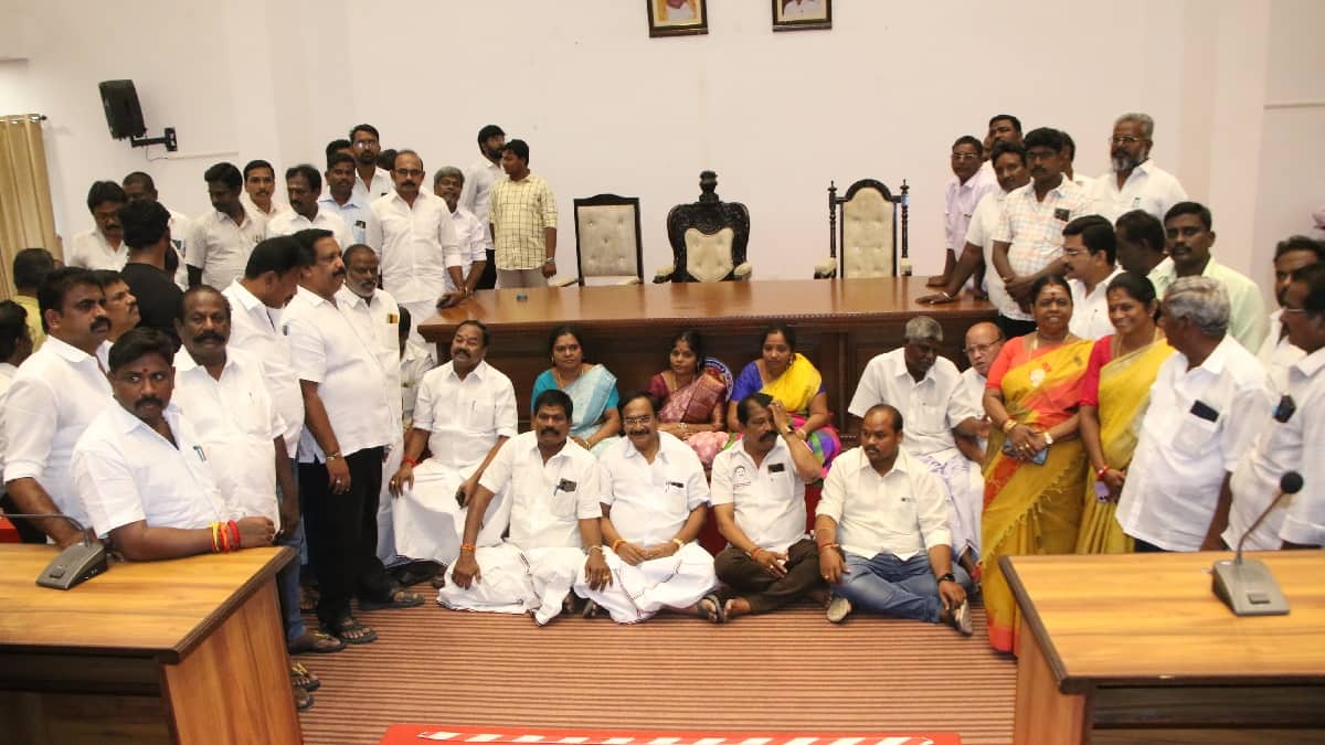 DMK Vs ADMK: அதிமுக கவுன்சிலரை சரமாரியாக தாக்கிய திமுக பெண் கவுன்சிலர்... சேலத்தில் பரபரப்பு