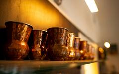 वाढणारे कोलेस्ट्रॉल होईल कमी; जाणून घ्या तांब्याच्या भांड्यातील पाणी पिण्याचे फायदे!