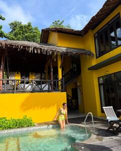 बर्थडे पर पति संग वेकेशन पर निकलीं सुरभि ज्योति, पूल में बिकनी पहनकर हुईं रोमांटिक