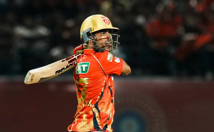 शशांक ने इस सीजन में फिनिशर की भूमिका बखूबी निभाया है. आखिरी के ओवरों में आकर शशांक ने टीम के लिए कई अच्छी पारियां खेली. शशांक ने 11 पारियों में 149.47 की स्ट्राइक रेट से 284 रन जड़े हैं.