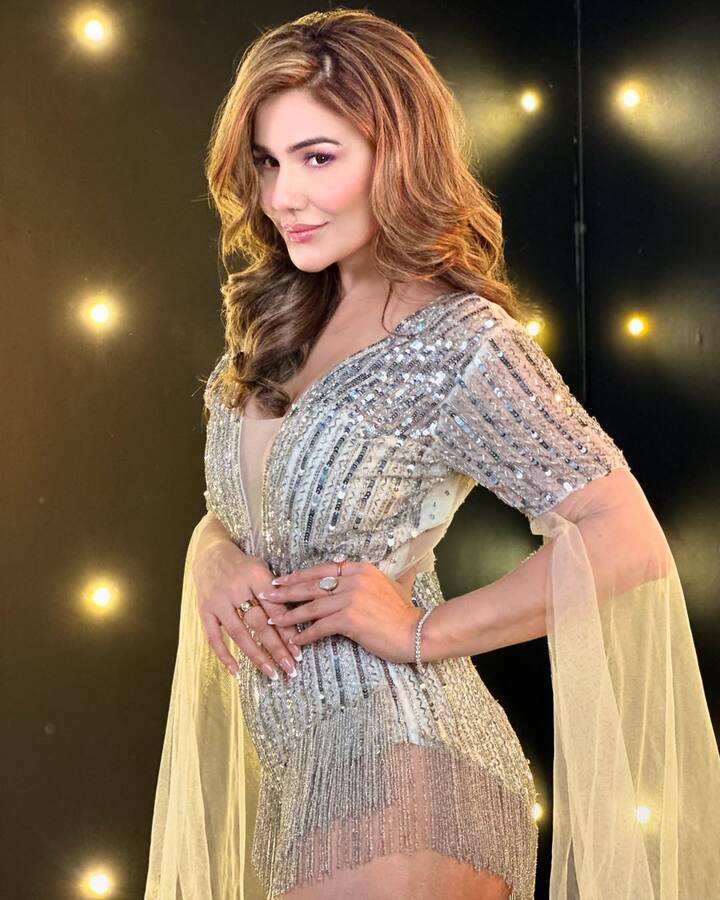 डायरेक्टर की बातों को सुन कंगना हैरान रह गई थीं.उसके बाद उस शख्स ने कहा कि अपने अंडरगारमेंट्स उतारकर मेरे हाथ पर रख दो.