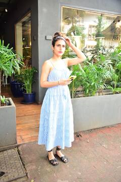 मोबाइल में ऐसा वीडियो देख रही थीं आमिर खान की एक्ट्रेस, चुपचाप खींच ली गई तस्वीर