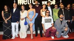 'मेट्रो इन दिनों' के म्यूजिक लॉन्च इवेंट में ग्लैम लुक में नजर आईं सारा-फातिमा, पंकज त्रिपाठी-आदित्य रॉय का भी दिखा स्टाइलिश अंदाज