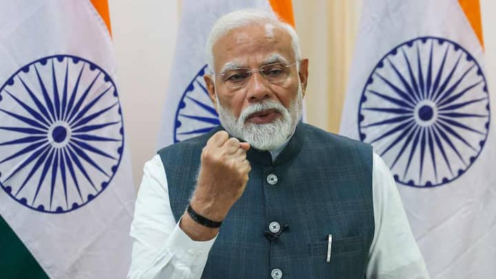 भारत के प्रधानमंत्री नरेंद्र मोदी को तो सभी जानते ही हैं, लेकिन क्या आप जानते हैं कि पीएम किस तरह साइन करते हैं? चलिए जान लीजिए.