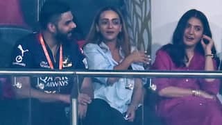 RCB के हर मैच में अनुष्का शर्मा के बराबर में बैठने वाली महिला कौन है? एक क्लिक में जानें पूरी डिटेल्स