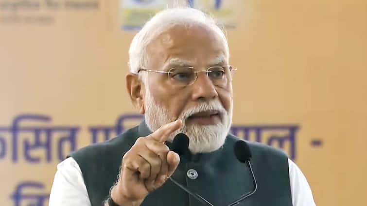 PM Modi Meets Pahalgam Terror Victim’s Family At Kanpur Airport: ‘Fight Against Terrorism Hasn’