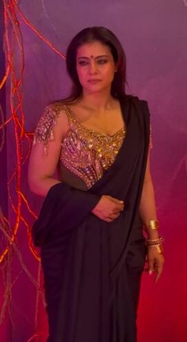 काजोल ने इस दौरान पैप्स के लिए खूब तस्वीरें क्लिक कराईं.