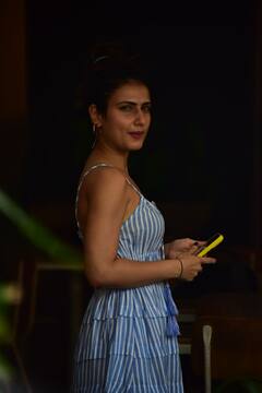 मोबाइल में ऐसा वीडियो देख रही थीं आमिर खान की एक्ट्रेस, चुपचाप खींच ली गई तस्वीर