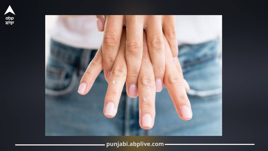 Your Nails Reveal Liver Health: Know the Warning Signs Before It's Too Late Liver Health: ਨਹੁੰ ਦੱਸ ਦਿੰਦੇ ਤੁਹਾਡੇ ਮਾੜੇ ਜਿਗਰ ਦੇ ਹਾਲਾਤ, ਅਜਿਹੇ ਸੰਕੇਤ ਦਿੰਦੇ ਸਿਹਤ ਨੂੰ ਲੈ ਕੇ ਅਲਰਟ, ਸਮੇਂ ਰਹਿੰਦੇ ਹੀ ਦਿਓ ਧਿਆਨ