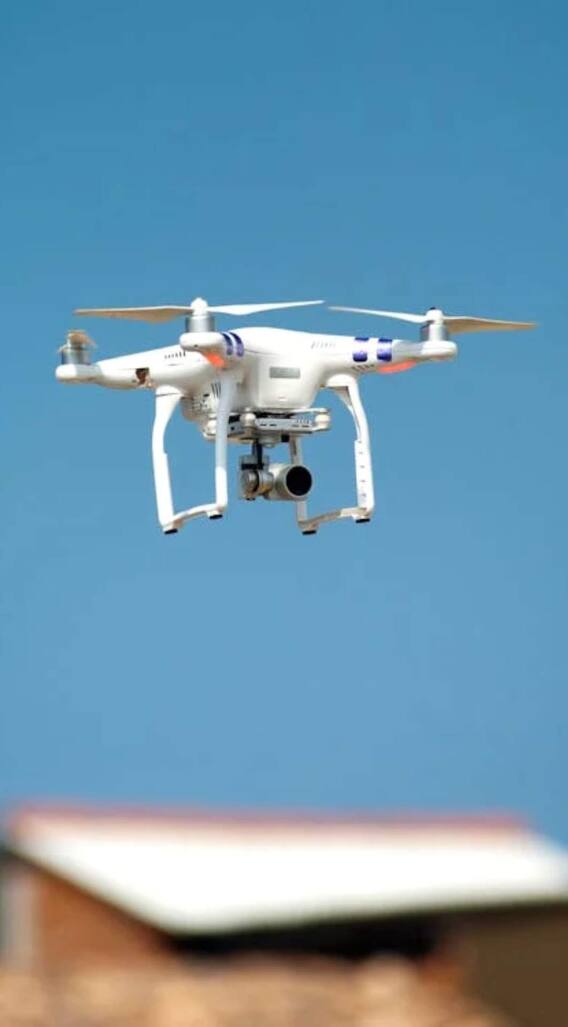 ड्रोन कैमरा की बैटरी कितने घंटे चलती है?