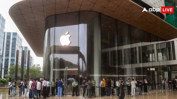 Now Tata group to handle MacBook and iPhone repairs for Apple in India अब आपके आईफोन और मैकबुक की देखभाल करेगी टाटा, एपल के साथ हो गई बड़ी डील