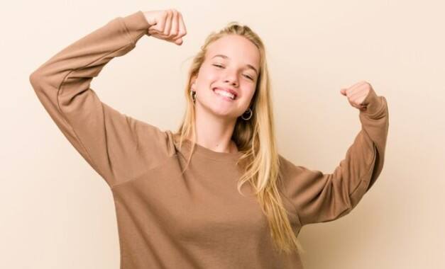 इम्यून सिस्टम को करे बूस्ट: लीची में विटामिन C भरपूर मात्रा में होता है, जो शरीर की रोग प्रतिरोधक क्षमता बढ़ाने में मदद करता है. संक्रमण और वायरल बीमारियों से लड़ने के लिए यह एक नेचुरल इम्युनिटी बूस्टर का काम करती है.