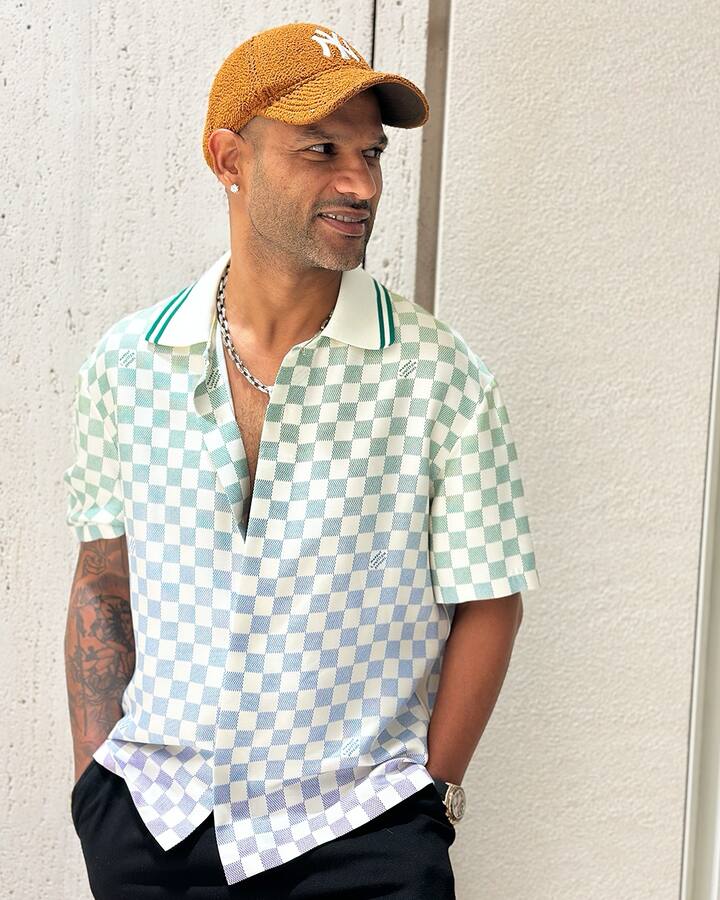 हाल ही में शिखर धवन को जैकलीन फर्नांडिस के संग म्यूजिक वीडियो 'बेसोस' में देखा गया. अब खबरें हैं कि वो हाउसफुल 5 में भी जैकलीन के संग एक सॉन्ग में नजर आने वाले हैं.