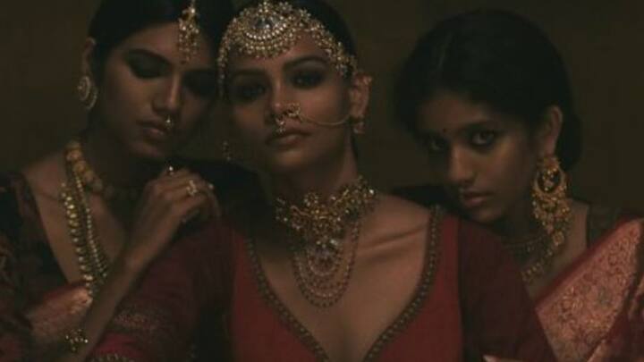 जानकीबाई के जन्म के बाद उनके पिता ने मां और बेटी दोनों को छोड़ दिया था. हालात ऐसे हुए कि दोनों को इलाहाबाद के एक कोठे पर बेच दिया गया. वो कोठे की जिंदगी में ऐसी रमीं कि एक दिन उसकी मालकिन हो गईं.