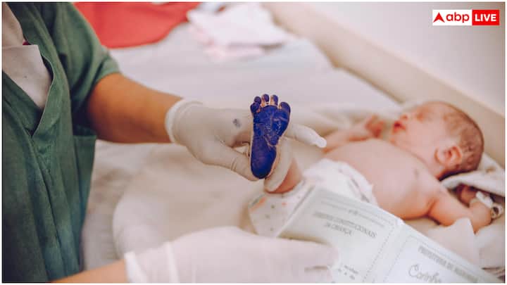 वहीं, TP53 म्यूटेशन से संबंधित ली-फ्रामेनी सिंड्रोम से प्रभावित व्यक्ति को अपनी जिंदगी में कैंसर होने की आशंका 70-90% तक होती है. यह म्यूटेशन माता-पिता से बच्चों में विरासत में मिल सकता है.