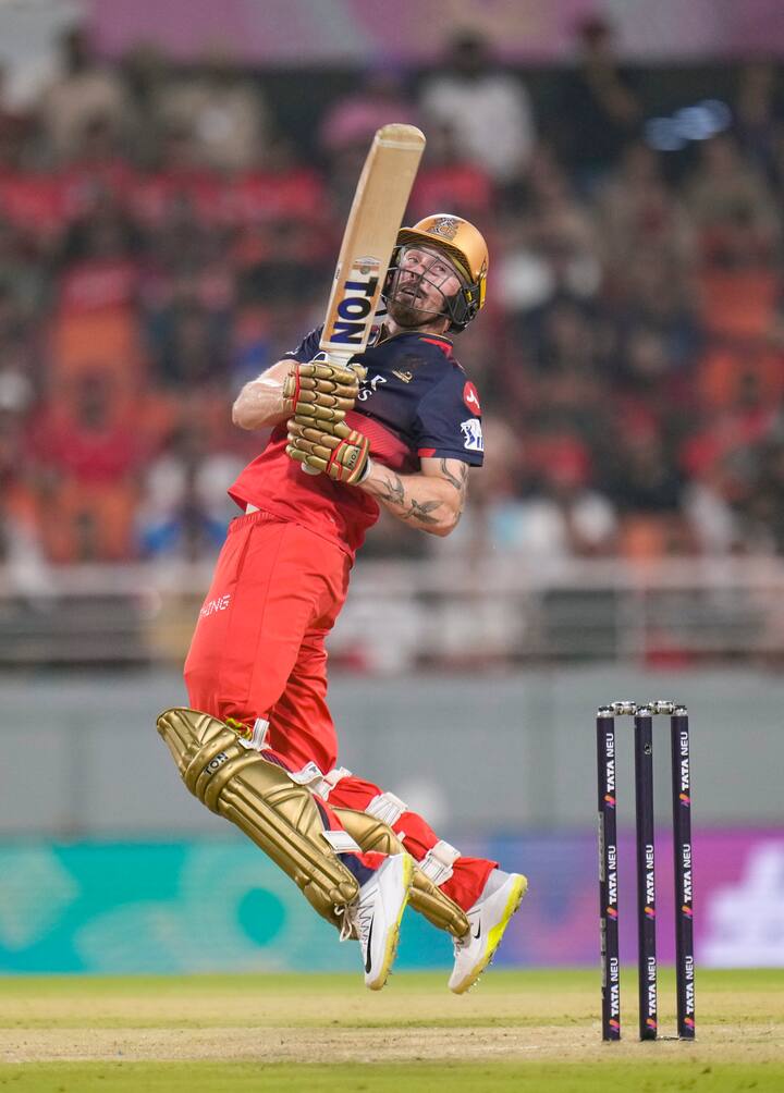 साल्ट ने गुरुवार को पंजाब किंग्स के खिलाफ शानदार पारी खेली. आरसीबी के गेंदबाजों ने पहले पंजाब को सिर्फ 101 रनों पर ढेर कर दिया. इसके बाद बाकी कसर साल्ट ने तूफानी पारी खेलकर पूरी कर दी.