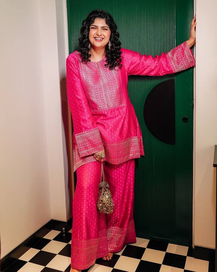 शो के ट्रेलर लॉन्च इवेंट में करण ने अंशुला से सवाल पूछते हुए कहा, 'क्या आप खेल में आगे बढ़ने के लिए किसी के साथ चीटिंग कर सकती हो.'