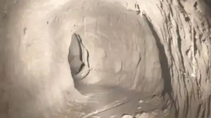 सुरक्षा संस्थांच्या अहवालानुसार नियंत्रण रेषेवर पाकिस्तानी सैन्य आणि  दहशतवादी एकत्र मिळून बोगदे तयार करण्याचे काम करत आहेत. पाकिस्तानी सैन्यातील वरिष्ठ अधिकारी लष्कर-ए-तोयबाच्या कमांडर्सनाही भेटल्याची माहिती समोर आली आहे.