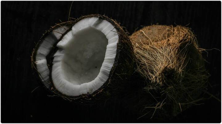 ఔషద గుణాలతో నిండిన ఈ కొబ్బరిని కొన్ని ఆరోగ్య సమస్యలు ఉన్నవారు తినకపోవడమే మంచిదని అంటున్నారు ఎందుకో ఇప్పుడు తెలుసుకుందాం.