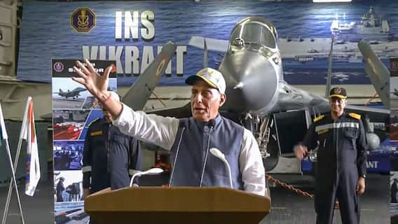 'भारत को कोई रोक नहीं सकता, गुस्ताखी की तो ओपनिंग नेवी करेगी', INS विक्रांत से राजनाथ सिंह का PAK को मैसेज