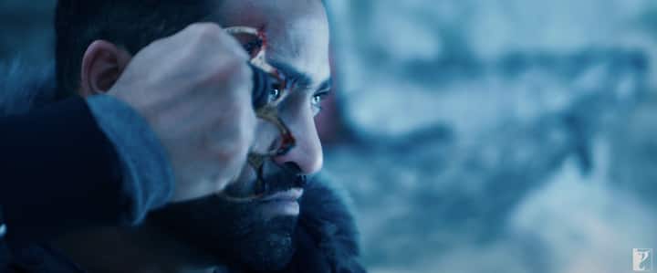 इस फिल्म को लेकर पर्सपेक्टिव है कि फिल्म वॉर 2 जितने बजट में बनी हैं लगभग उतनी तो रजनीकांत की अकेले की फीस है. फिल्म कुली के लिए डायरेक्टर लोकेश कनगराज ने डायरेक्शन के लिए 50 करोड़ रुपए लिए हैं.