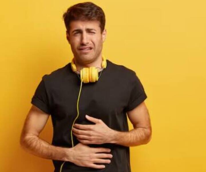 ਪਾਚਨ ਸ਼ਕਤੀ ਨੂੰ ਬਣਾਏ ਮਜ਼ਬੂਤ: ਲੀਚੀ ਫਾਈਬਰ ਨਾਲ ਭਰਪੂਰ ਹੁੰਦੀ ਹੈ, ਜੋ ਤੁਹਾਡੀ ਪਾਚਨ ਕਿਰਿਆ ਨੂੰ ਮਜ਼ਬੂਤ ਬਣਾਉਂਦੀ ਹੈ। ਰੋਜ਼ਾਨਾ ਇਸ ਦਾ ਸੇਵਨ ਕਰਨ ਨਾਲ ਕਬਜ਼, ਬਦਹਜ਼ਮੀ ਅਤੇ ਐਸਿਡਿਟੀ ਵਰਗੀਆਂ ਸਮੱਸਿਆਵਾਂ ਤੋਂ ਰਾਹਤ ਮਿਲਦੀ ਹੈ। ਇਹ ਪਾਚਨ ਕਿਰਿਆ ਨੂੰ ਬਿਹਤਰ ਬਣਾ ਕੇ ਪੇਟ ਨੂੰ ਸਾਫ਼ ਰੱਖਦੀ ਹੈ।