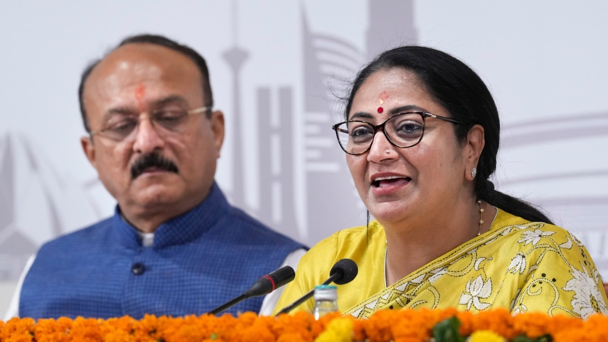 Exclusive: दिल्ली में इस तारीख से लागू हो सकती है 2500 रुपये वाली महिला समृद्धि योजना, जानें शर्तें?
