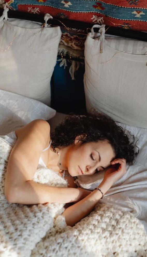 झोपेत असताना शरीराला झटका का येतो?