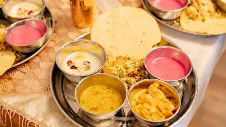 અહીં લોકો દાળ, ભાત, રોટલી, શાકભાજી અને દૂધના ઉત્પાદનોને મુખ્ય ખોરાક તરીકે ખાય છે અને પસંદ કરે છે.