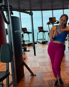 Anasuya Bharadwaj: శ్రీలంకలోనూ జిమ్ స్కిప్ చేయని అనసూయ... ఆ డెడికేషన్ ఏంటండీ బాబు