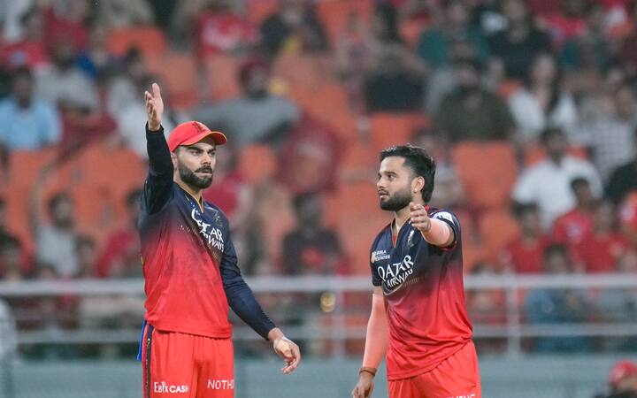 इसके बाद आरसीबी के बल्लेबाजों ने सिर्फ 10 ओवरों में ही लक्ष्य को हासिल कर इतिहास रच दिया. फिल साल्ट ने आरसीबी की तरफ से ताबड़तोड़ अर्धशतकीय पारी खेली. उन्होंने नाबाद 27 गेंदों में 56 रन बनाए. इस पारी में उन्होंने 6 चौके और तीन छक्के लगाए.