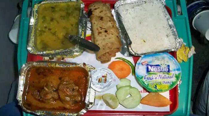 પરંતુ ઘણી વખત એવું જોવા મળ્યું છે કે રેલવેમાં ઉપલબ્ધ ખોરાકની ગુણવત્તા ખૂબ સારી હોતી નથી. ઘણી વખત લોકોને ખૂબ જ ખરાબ ખોરાક આપવામાં આવે છે. અને તે શુદ્ધ પણ હોતો નથી. આવી સ્થિતિમાં મુસાફરોને મુશ્કેલીનો સામનો કરવો પડે છે.