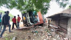 Akola Accident News: भीषण अपघात! जनावरांची तस्करी करणाऱ्या वाहनाचा पाठलाग करताना ट्रक थेट घरावर आदळला,अन्...