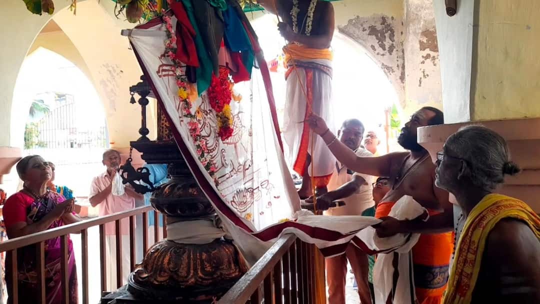 பழம்பெருமை வாய்ந்த கருணாசாமி கோயிலில் வைகாசி விசாகப் பெருவிழா கொடியேற்றம்