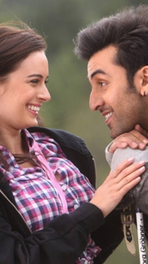 ঘনিষ্ঠ দৃশ্যে অভিনয় করতে গিয়ে নিয়ন্ত্রণ হারান! বিপত্তি ঘটিয়েছেন যে সব বলি তারকারা