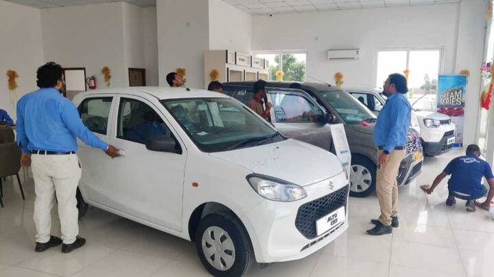 इसके अलावा जिन लोगों का ईपीएफ खाता होता है. वह लोग भी आयुष्मान योजना के तहत आयुष्मान कार्ड नहीं बनवा सकते. जिन लोगों के पास चार पहिया वाहन और ट्रैक्टर है वह लोग भी आयुष्मान कार्ड नहीं बनवा सकते.