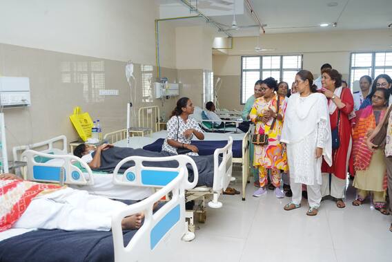 Varsha Gaikwad : मुंबईतील आरोग्य विभागाचा 7 हजार कोटींचा निधी जातो कुठे? खा. वर्षा गायकवाडांचा सवाल