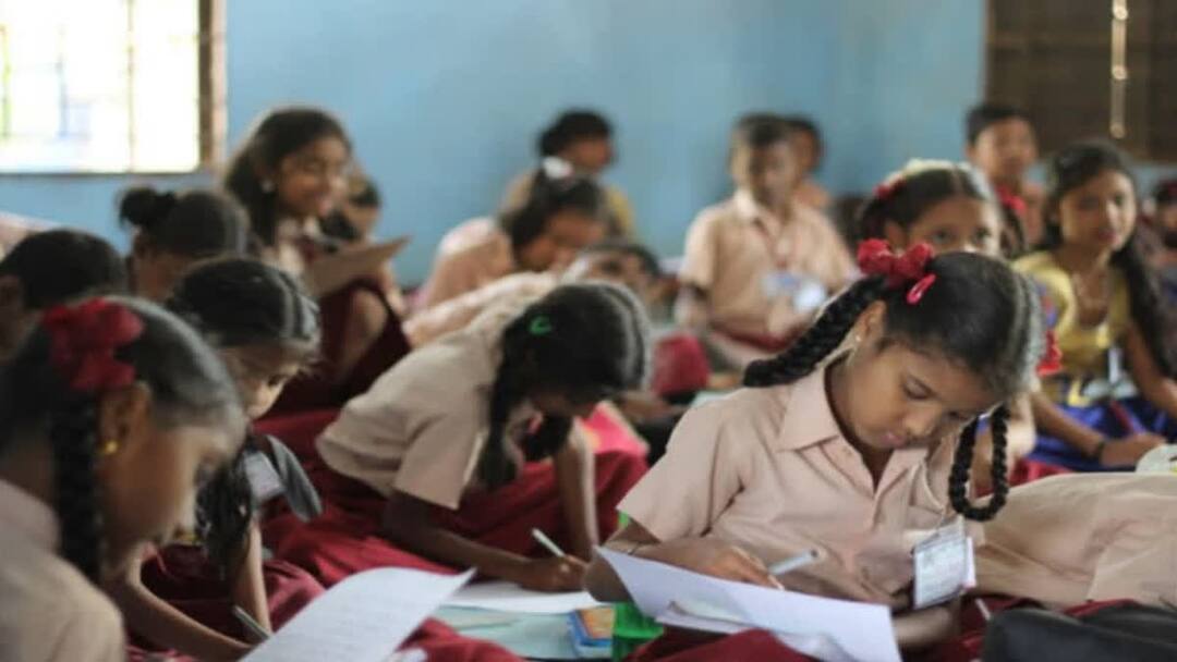 என்ன செய்ய போறோம்னு தெரியலையே… நடுத்தர பெற்றோரின் சோகம் எதற்காக?