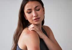 फिटकरी के पानी में नहाने से मिलेंगे 6 फायदे, महंगे प्रोडक्ट्स लगाने की नहीं पड़ेगी जरूरत