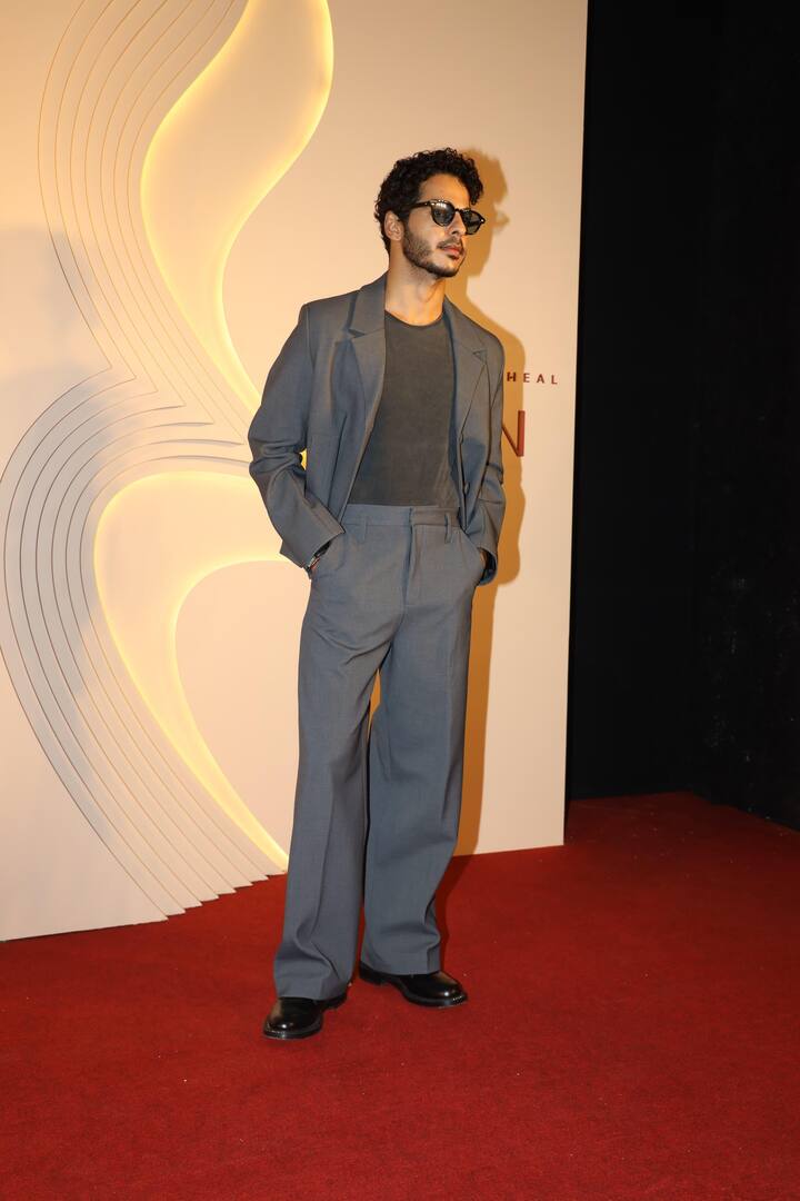 આ કાર્યક્રમમાં અભિનેતા અને શાહિદ કપૂરનો ભાઈ ઈશાન ખટ્ટર પણ ખૂબ જ સુંદર દેખાતો હતો.