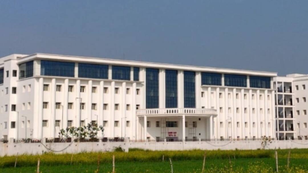 अयोध्या मेडिकल कॉलेज में इंजेक्शन के ओवरडोज से बुजुर्ग की मौत, वार्ड बॉय और स्टाफ नर्स सस्पेंड Ayodhya elderly man dies due to overdose of injection Ayodhya Medical College अयोध्या मेडिकल कॉलेज में इंजेक्शन के ओवरडोज से बुजुर्ग की मौत, वार्ड बॉय और स्टाफ नर्स सस्पेंड