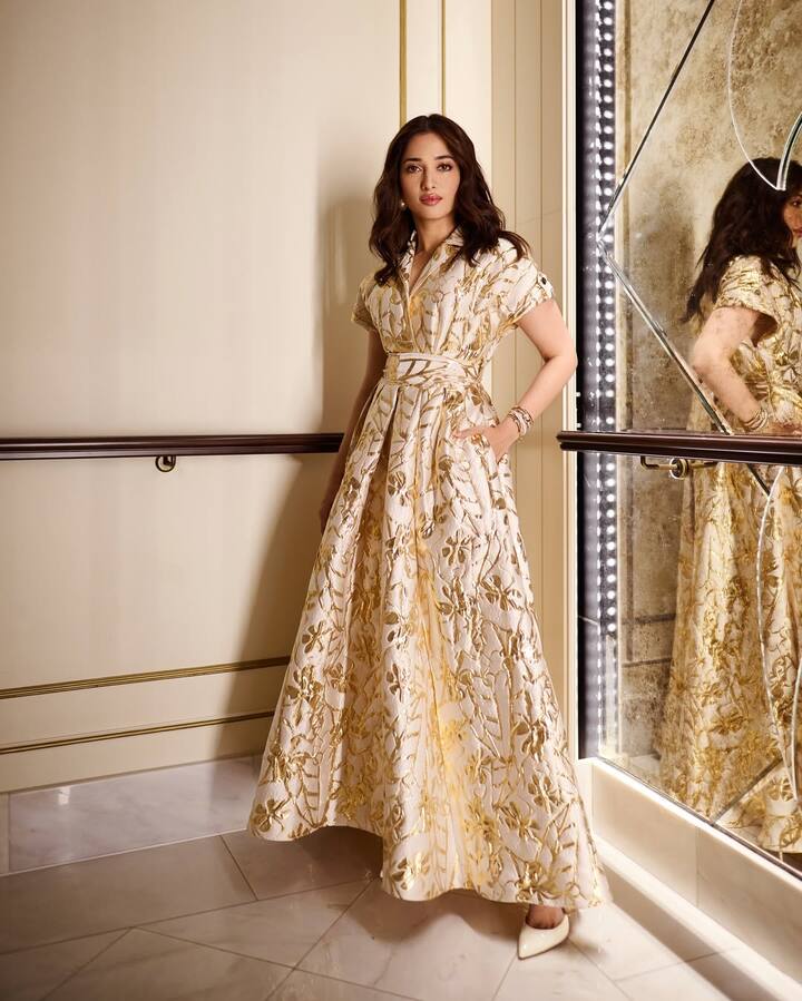 The collared bodice and short sleeves evoked vintage grace, while the sweeping, flared skirt brought fluidity and grandeur.